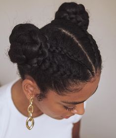 Protective Ponytails For Natural Hair, Chic Natural Hairstyles, Course Hairstyles For Women, Fine Natural Hair Styles Black, Natural Bun Hairstyles, Bun Style, Beautiful Natural Hair, Pelo Afro, Natural Curls Hairstyles