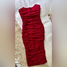 No Tags. No Rips. No Stains. Never Worn ** Will Not Email More Pics ** Color: Burgundy Size Small Tube Dress V Neckline Boning Ruched Hidden Back Zipper Lined Stretch 95% Polyester 5% Spandex Lining 100% Polyester Red Ruched Knee-length Midi Dress, Red Ruched Bodycon Midi Dress, Red Knee-length Ruched Midi Dress, Red Ruched Midi-length Bodycon Dress, Red Ruched Midi Bodycon Dress, Red Stretch Ruched Midi Dress, Red Ruched Sheath Mini Dress, Red Ruched Midi Dress For Date Night, Mesh Midi Dress