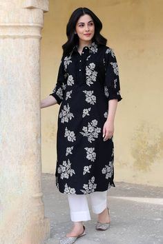 Black kurta with floral print and mandarin collared neckline. Paired with pant. - Aza Fashions Black Floral Kurti, Black Kurta Designs Women, Black Kurta, Printed Kurti, Pants Pattern, Pant Set, Mandarin Collar, Set For Women, Black Print