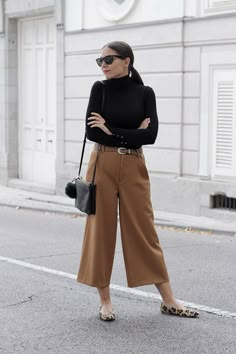 Brown Culottes Outfit, Pantalon Culotte Outfits, Casual Outfit Inspiration, Autumn Outfits, Casual Work Outfits, 가을 패션, Fancy Outfits