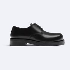 Nwt. Zara Man Black Leather Derby Style Shoes. Made Of Leather. Smooth Upper. Lacing With Four Pairs Of Eyelets. Rounded Shape. Chunky Tonal Sole. Size 8. Ref. 2416/220. Sh 5 Black Dress Shoes With Stitched Sole For Work, Black Round Toe Leather Shoes For Work, Black Dress Shoes With Rubber Sole For Work, Black Leather Shoes With Rubber Sole For Work, Black Low-top Leather Work Shoes, Round Toe Dress Shoes With Stitched Sole For Work, Black Low-top Leather Shoes For Work, Workwear Lace-up Shoes With Reinforced Heel And Round Toe, Modern Black Dress Shoes With Round Toe