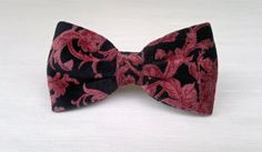 Check out this item in my Etsy shop https://www.etsy.com/listing/203435297/mens-printed-velvet-bow-tie-vintage Velvet Bow Tie, Floral Bow Tie, Printed Velvet, Tie Gifts, Velvet Bow, Dark Beauty, Vintage Velvet, Pink Velvet