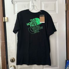 The North Face Graphic Short Sleeve T-Shirt Black/Green New With Tags Size Xxl (18/20) Stock: Teal10 North Face Shirts, Face Graphic, Black North Face, Black Green, Kids Shirts, North Face, Shirts Tops, The North Face, Tops & Tees