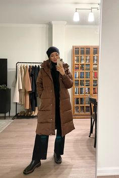 Comfortable Winter Outfits, Basic Wardrobe Essentials, Long Puffer, Black Chelsea Boots, Wardrobe Basics, Puffer Coat, Wardrobe Essentials, Chelsea Boots, Winter Outfits