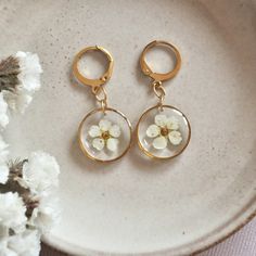 This is beautiful and elegant handmade jewelry, perfect gift for birthday or your beloved girlfriend for date.
Unique jewelry handmade with resin epoxy an dried flowers. This lightweight and cute earrings is for everything occassion. White Dangle Resin Flower Earrings, White Resin Dangle Flower Earrings, Elegant White Earrings With Pressed Flowers, Birth Flower Jewelry For Gift, White Dangle Jewelry Gift, Elegant Resin Earrings As Gift, Elegant Dangle Resin Jewelry, Elegant Resin Drop Earrings, Elegant Resin Earrings With Pressed Flowers