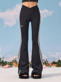 Age: 18-24 years oldSize: XS S M L XLStyle: StreetStreet: Sports and leisureWomen's trouser waist height: natural waistColor classification: BlackSKU: K01629E32Year Season: Summer 2023Thickness: RegularTrouser length: Long pantsWomen's pants type: Micro-flared pantsMaterial composition: Polyamide fiber (nylon) Spring Outfits For School, 2000s Clothes, Oversized Pants, Harajuku 90s, Flare Yoga Pants, Black Side, Type Of Pants, Side Stripe, Dress Suits