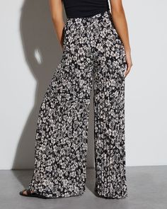 The Lexie Wide Leg Pants are pleated and pretty with black and white florals and a fitted waistband. We love the way it pops when paired with solid colored tops. Fitted waist Pleated Floral print Back zipper closure 100% Polyester Flower Pants Outfit, Black And White Florals, Flower Pants, White Florals, Black Flowers, Pleated Pants, Trending Now, Pants Outfit, Fashion Pants