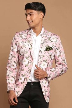 Buy Men's Pink Color Silk Blend Floral Printed Printed Satin Twill Blazer Online - KARMAPLACE — Karmaplace Pink Floral Suit Men, Mens Floral Blazer, Jacket Store, Stylish Blazer, Casual Dressy, Satin Blazer, Utsav Fashion, Slim Fit Blazers, Elegant Man