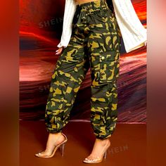 Size Medium Camouflage Elastic Bottom Camouflage Cargo Bottoms For Spring, Spring Camouflage Bottoms With Cargo Pockets, Spring Camouflage Cargo Bottoms, Spring Camouflage Pants For Streetwear, Spring Camouflage Pants With Cargo Pockets, Spring Camouflage Cargo Pants, Trendy Camouflage Cargo Pants For Spring, Baggy Camouflage Bottoms For Spring, Spring Camouflage Bottoms With Pockets