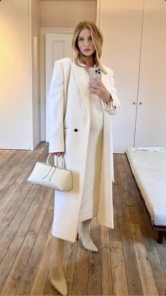 Matanity Outfit, Pregnant Elegant Outfit, Pregnant Chic Outfit, Classic Maternity Style, Pregnacy Outfits Fall, Maternity Fall Dresses, Pregnant Outfits Autumn, Pregnant Woman Outfits, Pregananant Outfits