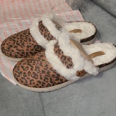 Nib Leopard Print Easy Spirit Comfortable Slide On Slippers Size 10 M Comfy Brown Slippers For Fall, Brown Synthetic Slippers For Fall, Casual Brown Winter Slippers, Brown Winter Slippers With Textured Footbed, Brown Textured Winter Slippers, Comfy Brown Slippers With Cushioned Footbed, Cushioned Brown Slippers For Fall, Brown Cushioned Slippers For Fall, Brown Synthetic Slippers With Flat Heel