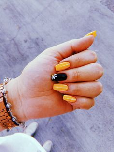 Recipies Few Ingredients Dinner, Black Yellow Nails, Yellow And Black Nails, Black And Yellow Nails, Yellow Gel Nails, Summer Nails Yellow, Wedding Acrylic Nails, Wedding Acrylic, Yellow Nail Art