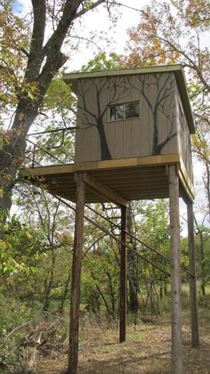 a tree house in the middle of some trees