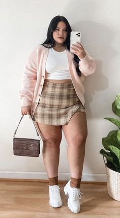 #follow #fashionista #fashion #clothing #clothes #ootd #outfits #stylish #style #blogging #blog #blogger Plus Size Aesthetic Outfits, Chubby Girl Outfits, Hm Outfits, Plus Size Baddie Outfits, Ootd Instagram, Chubby Fashion, Look Plus Size, Aesthetic Outfit Ideas, Outfit Trends