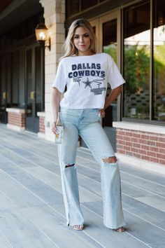 Show your support for the Dallas Cowboys with our Gameday Goals Boxy Fit Women's Crop Tee. This stylish tee offers a comfortable and relaxed fit, perfect for game day. Show off your team's logo and colors while staying cool and comfortable all day long. Dallas Cowboys Outfits Woman, Cowboys Outfits, Dallas Cowboys Outfits, Gameday Outfits, Gameday Outfit, Dallas Cowboys, Crop Tee, Game Day, Women Crop