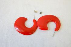 "Vintage 1970s red plastic hoop earrings. Pierced/post backs. They are flat, and measure 1 1/2\" x 1 5/8\". In great condition, with very little wear. ---> If you need an order shipped by a particular date or shipped via a quicker method, please ask PRIOR to purchase to see if we can accommodate that request. Visit the rest of our shop for more goodies ---> https://www.etsy.com/shop/BlackbirdAntiquesNC Visit our shop policies page for sizing info, shipping guidelines, and more ---> http Handmade Red Plastic Earrings, Plastic Hoop, Rose Costume, Dior Clutch, Vintage 1970s, Shop Policies, Etsy Earrings, 1970s, Vintage Outfits