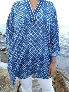 Handmade cotton tunic accentuated with trimmings around the neck and sleeve with a pocket. We always use top quality cotton laid with block printing. It's perfect to wear over jeans,leggings and pants,always worn loose so your skin can breathe keeping you fresh and happy always. You can even use it to cover up your swim suit at the beach or pool. Please wash in Cold water only preferably by hand. No hot water and NO dryer. Postpartum Gift, Gifts Mom, Cotton Tunic, Cotton Kurti, Post Partum, Jeans Leggings, Womens Tunics, Bridesmaids Gifts, Jean Leggings