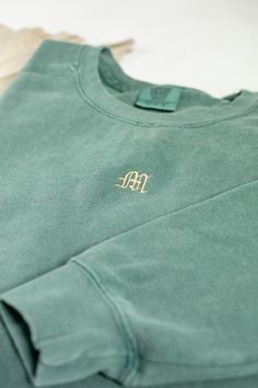 Stay cozy and stylish with the Comfort Colors or Gildan Single Letter Monogram Sweatshirt. This personalized sweater features custom initials in a stylish embroidery design. With its monogrammed fashion, this sweatshirt adds a personal touch to your wardrobe. It's a great option for those who appreciate customized and stylish clothing. All clothing and accessories from The Southern Thistle are handmade-to-order, just for you! ☺️ Our Gildan sweatshirt is made from a blend of 50% cotton and 50% polyester, ensuring comfort and durability. It features a classic fit with no center crease and a 1x1 athletic rib knit collar with spandex for added flexibility.  Experience ultimate comfort with our Comfort Colors shirt. Made from 9.5 oz. 80/20 ring spun cotton/polyester blend, this shirt offers a r Single Letter Monogram, Monogram Sweater, Mediterranean Wedding, Personalized Sweater, Monogram Sweatshirt, Gildan Sweatshirt, Monogram Shirts, Comfort Colors Sweatshirt, Letter Monogram