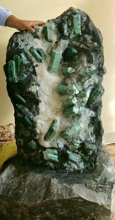 661,39 lbs/300kgs emerald matrix for sale made in Brasil Guy Tourinho Junior The Rockhound Connection Green Rocks, Geology Rocks, Rock Collection