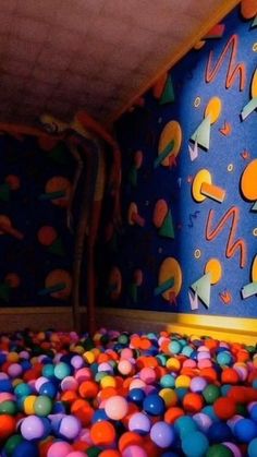 there are many balls in the ball pit