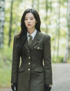 Kim Ji-won Queen Of Tears 2024 Tv Series Hong Hae-in Wool Coat Scream Fashion, Grey Wool Coat, Gray Wool Coat, Womens Biker Jacket, Kim Ji Won, Grey Coat, Lady Biker, Brown Leather Jacket, Leather Jackets Women