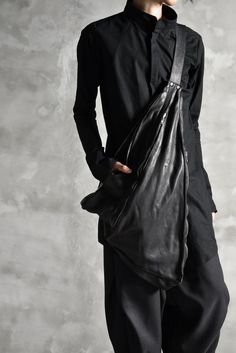 Slouchy Bag, Design Bags, Diy Bags Purses, Profile On Instagram, Mens Leather Bag, Black Leather Bags, Dark Fashion, Stylish Bag, Bag Fashion