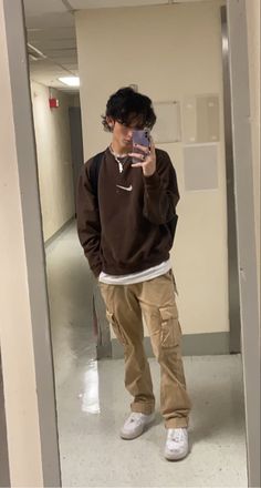 Brown Crewneck Outfit Men, How To Style Cargo Pants Men, Khaki Pants Outfit Men Streetwear, Casual Fits For Men, Khaki Cargo Pants Outfit Men, Aesthetic Fits Men, Brown Cargo Pants Outfit Men, Men’s Cargo Pants Outfit