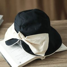 Cute bucket hat with a variety of colours to choose. Perfect for daily wear! It is nicely crafted with premium quality of cotton.An ideal gift for her!Specifications-Material: 100% cotton-Size: 56-58cm