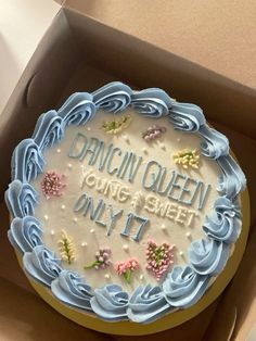 a cake in a box with the words dancin queen on it's frosting