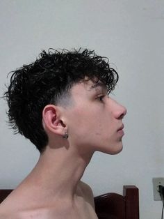 Undercut Curly Hair, Men's Curly Hairstyles, Male Haircuts Curly, Hair Cut Guide, Mens Hairstyles Fade, Androgynous Hair, Mullet Haircut, Men's Short Hair