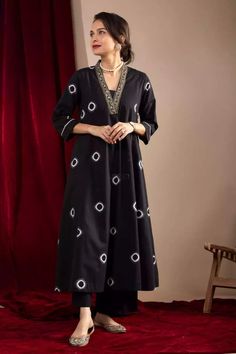 Beautiful Black Cotton Long Flared Kurta Pant Sets With Pocket Salwar kameez Set Stylish Kurtis Design, Beautiful Neck, Simple Kurti Designs, Long Kurti Designs, Desi Fashion Casual, Pakistani Fancy Dresses, Neck Embroidery, Cotton Kurti Designs, A Line Kurta