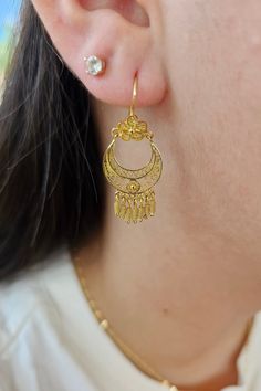 18k filigrama Earrings are create by our Peruvian  Artisan  following  ancestral  techniques. Make unique using hundred pieces finished  with love, patience  and peace. (R.a) Traditional 14k Gold Drop Earrings, Traditional 14k Gold Pierced Jewelry, 14k Gold Filigree Earrings, 14k Gold Drop Earrings With Intricate Design, Intricate 14k Gold Drop Earrings, Ornate 22k Gold Earrings With Intricate Design, Traditional 14k Gold Dangle Jewelry, Gold Plated Filigree Dangle Jewelry, Traditional Pierced 14k Gold Jewelry