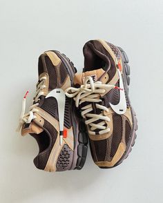 Nike Zoom Vomero 5, Nike Vomero, Zoom Vomero 5, Off White X Nike, Maximalist Home, Vomero 5, Trendy Shoes Sneakers, 2024 Fashion Trends, Pretty Shoes Sneakers