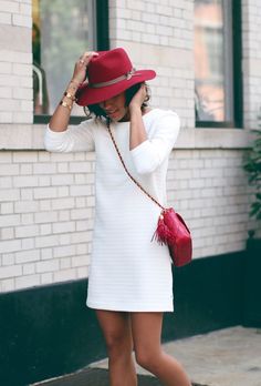 #streetstyle Style Casual Chic, White Shift Dresses, Spring Work Outfits, Classic White Shirt, Shift Dresses, Red Hat, Women Outfits, Red Hats