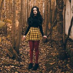 Grunge Skirt Outfit, Mini Skirt Fall Outfit, Preppy Skater, Yellow Skirt Outfits, Yellow Plaid Skirt, Yellow Mini Skirt, Grunge Skirt, Pleated Skirt Outfit, Skirt With Pleats