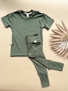 Our bamboo tees are incredibly soft, silky and stretchy. These tops are the perfect pair with our leggings, bloomers and shorties to mix and match all season long. 95% Bamboo Viscose, 5% Spandex Relaxed Fit Great for sensitive skin, breathable Made in USA: Los Angeles, CA OEKO-TEX® STANDARD 100 At Tenth & Pine® we are committed to manufacturing in USA, using certified organic, sustainable, and eco-friendly materials. Crafting thoughtful and timeless essentials. Please note, due to monitor differ Bamboo Leggings, Baby Bamboo, Kids Leggings, Comfy Leggings, Muslin Bags, Bamboo Clothing, Baby Belly, Cotton Drawstring Bags, Baby Pants