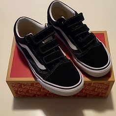 Vans 3 Strap Velcro Shoes/Boys, Very Clean, Looks Brand New! Size 4 In Mens. Velcro Vans, Black Toddler Shoes, V Shoes, Glitter Vans, Baby Vans, Boys Vans, Velcro Shoes, Vans Kids, Classic Vans