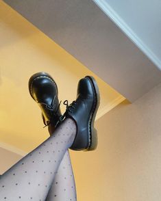 Dr Martens Outfit Women, 1461 Dr Martens Outfit, 1461 Dr Martens, Patent Leather Oxfords, Shoe Wishlist, Leather Oxford Shoes, Doc Marten Oxford