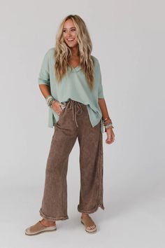 Bohemian Fashion for Women | Shop Affordable Women's Bohemian Style Clothing | Three Bird Nest Boho Indie Outfits, Web Outfit, Boho Chic Outfits Fall, Wide Leg Sweatpants Outfit, Fall Beach Outfits, Wide Leg Lounge Pants, Cozy Pants, Hippie Fashion, Sweatpants Outfit