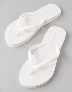 AE EVA Flip-Flop Trendy Solid Color Beach Flip Flops, White Flip Flops For Poolside And Beach Season, White Flip Flops For Beach Vacation, White Summer Flip Flops For Vacation, Solid Lightweight Flip Flops For Vacation, Lightweight Solid Color Flip Flops For Vacation, White Casual Flip Flops For Pool, Trendy Beach Season Flip Flops, White Summer Flip Flops For Beach Season