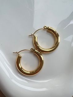 Bold and minimalist gold hoop earrings.  Earrings are 1 inch in length.  These earrings also make a great gift for friend, loved one, or family member!  Material: 18k gold plated and stainless steel filled  Handmade glass bead  Does not tarnish or rust  Made for earlobes  Gift wrapping available [Gold Hoop Earring, Tarnish Resistant Gold Plated Earlobe Jewelry, Bold Thick Gold Hoops Set, Minimalist Statement Chunky Gold Earrings] Pierced Minimalist 14k Gold Filled Hoop Earrings, Minimalist 14k Gold Filled Pierced Hoop Earrings, Simple Gold Huggie Earrings Tarnish Resistant, Simple Gold Earrings For Everyday, Simple Gold Tarnish-resistant Earrings, Gold Circle Huggie Earrings For Everyday, Minimalist Gold Plated Nickel-free Hoop Earrings, Gold Minimalist Hoop Earrings For Everyday, Minimalist Gold Hoop Earrings For Everyday