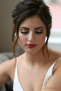 Perfect Wedding Makeup, Amazing Wedding Makeup, Gorgeous Wedding Makeup, Wedding Hairstyles And Makeup, Hair Style On Saree, Winter Wedding Photos, Engagement Hairstyles, Wedding Makeup Tips, Bridal Hair Buns