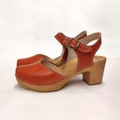 MADE FROM VEGAN LEATHER AND ALDER WOOD Clogs for Women ESTELLE HIGH heals ergonomic wooden sole and Vegan leather. made to order. Available in sizes 36-41. For other sizes please contact me EUR 35 l UK 2.5 l AUS 4.5 l USA 5 l up to 22.3cm l 8.78 inches EUR 36 l UK 3.5 l AUS 5.5 l USA 6 l up to 23cm l 9.02 inches EUR 37 l UK 4 l AUS 6 l USA 6.5 l up to 23.7cm l 9.33 inches EUR 38 l UK 5 l AUS 7 l USA 7.5 l up to 24.5cm l 9.65 inches EUR 39 l UK 6 l AUS 8 l USA 8.5 l up to 25.3cm l 9.96 inches EUR Vegan Clogs, Mia Sandals, Swedish Clogs, Wooden Sandals, Green Sandals, Cinnamon Brown, Clog Boots, Wooden Clogs, Heel Mules