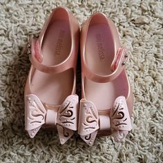 Brand New Rose Gold Toddler Mini Melissa Sz 6 Mini Melissa Shoes, Melissa Shoes, Mini Melissa, Kids Shoes, Dress Shoes, Kids Shop, Rose Gold, Brand New, Gold