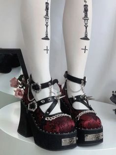 Stile Punk Rock, Heel Platforms, Goth Shoes, Punk Shoes, Gothic Shoes, Dr Shoes, Platform Block Heels, Aesthetic Shoes