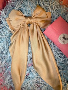 Add a little touch of elegance to your outfit with this Large Silk Hair Bow in Gold/Bronze. Whether you're going for a laid-back style or dressing up for a special occasion, this bow, crafted from 100% satin. Premium Quality Materials: Crafted from high-quality brocade and metal, these Gold/Bronze hair bows feature a satin finish that's incredibly soft and smooth to the touch. The material resists wrinkles, while the metal lends durability and prevents fading, making these hair clips a lasting s Satin Hair Bow, Ribbon Clip, Bronze Hair, Bow Coquette, Classic Hair, Hair Ribbon, Silk Hair, Gold Silk, Butterfly Shape