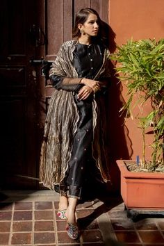 Shop for Juanita by Shubhda Black Handwoven Chanderi Silk Kurta Set for Women Online at Aza Fashions Kurta Pants For Women Design, Black Suit For Women Indian, Kasab Embroidery, Black Silk Suit, Silk Kurtas, Tissue Dupatta, Boring Outfits, Suits For Women Indian, Silk Kurta Set