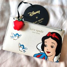 New With Tag Adorable And Well Made! Disney Parks Exclusive Snow White Accessories, Disney Wallet, Kate Spade Disney, White Birds, 80’s Fashion, Disney Mouse, Disney Day, White Accessories, Disney Diy