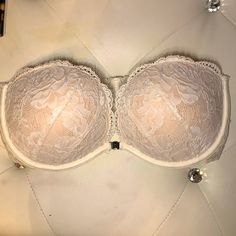 Victorias Secret Lace Strapless Bra 32d Nwot Elegant Bandeau Bra With Removable Cups, Elegant Lace Bandeau Bra, White Bra With Removable Cups, Elegant White Bra With Removable Cups, Elegant White Bra With Lined Body, Fitted Strapless Bra With Lace Trim, Elegant White Lined Bra, Elegant White Party Bra, Victoria's Secret Strapless Fitted Bra