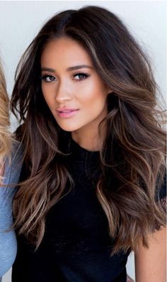 Shay Mitchell hair color #brunette Balayage Spring, Long Brown Hair, Long Layered Hair, Balayage Highlights